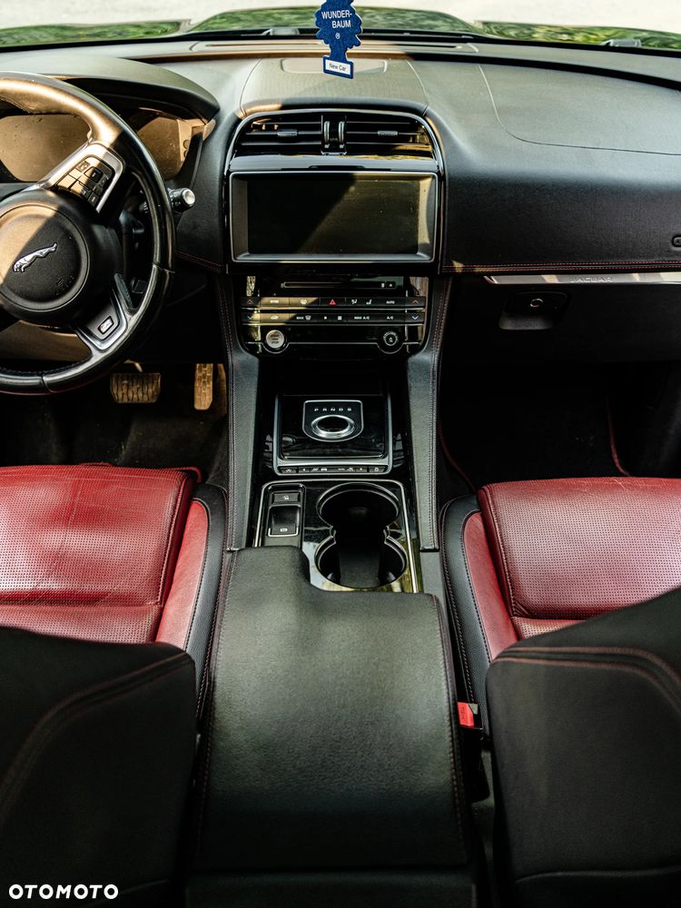 Jaguar F-Pace 2.0 i4D AWD R-Sport - 9