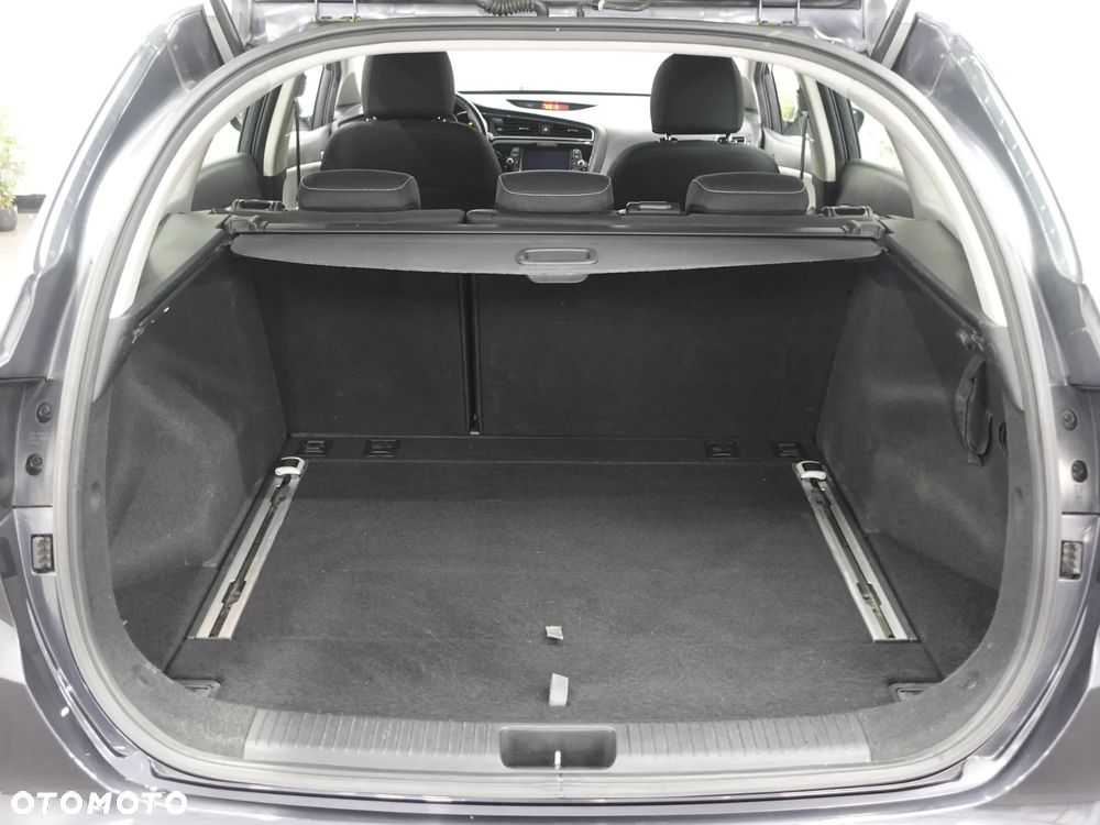 Kia Ceed 1.6 CRDi 136 DCT ISG Spirit - 24