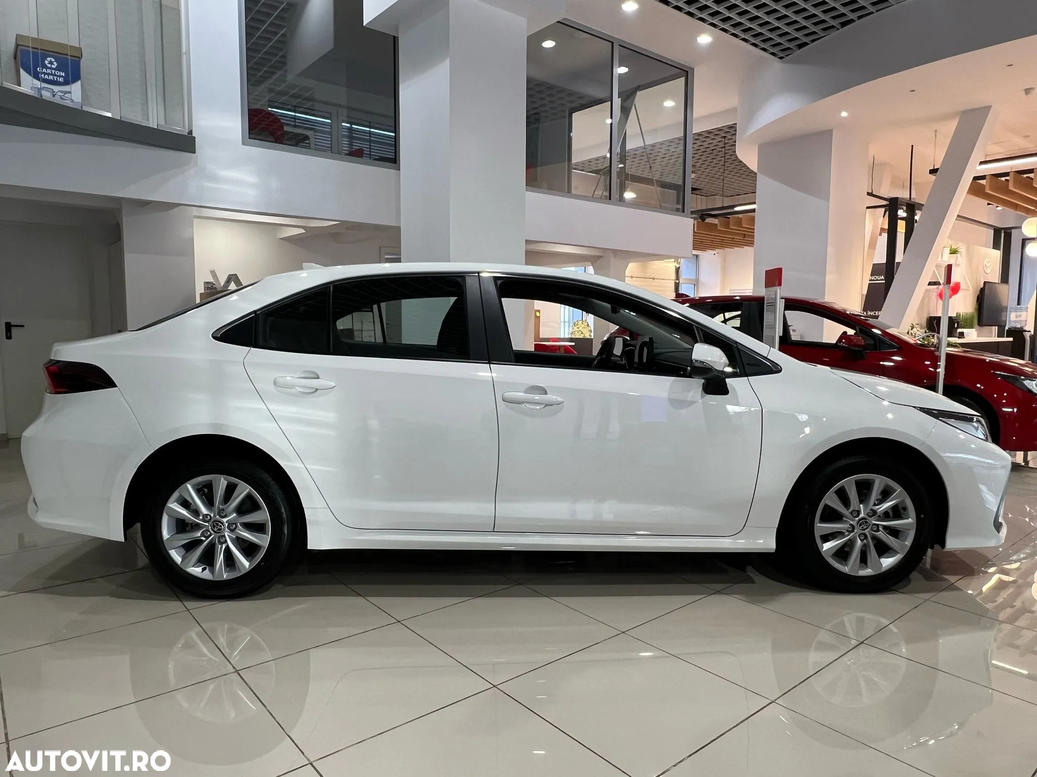 Toyota Corolla Sedan 1.8 HEV Business - 4
