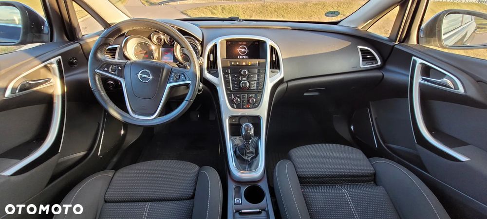 Opel Astra 1.4 Turbo Cosmo - 4