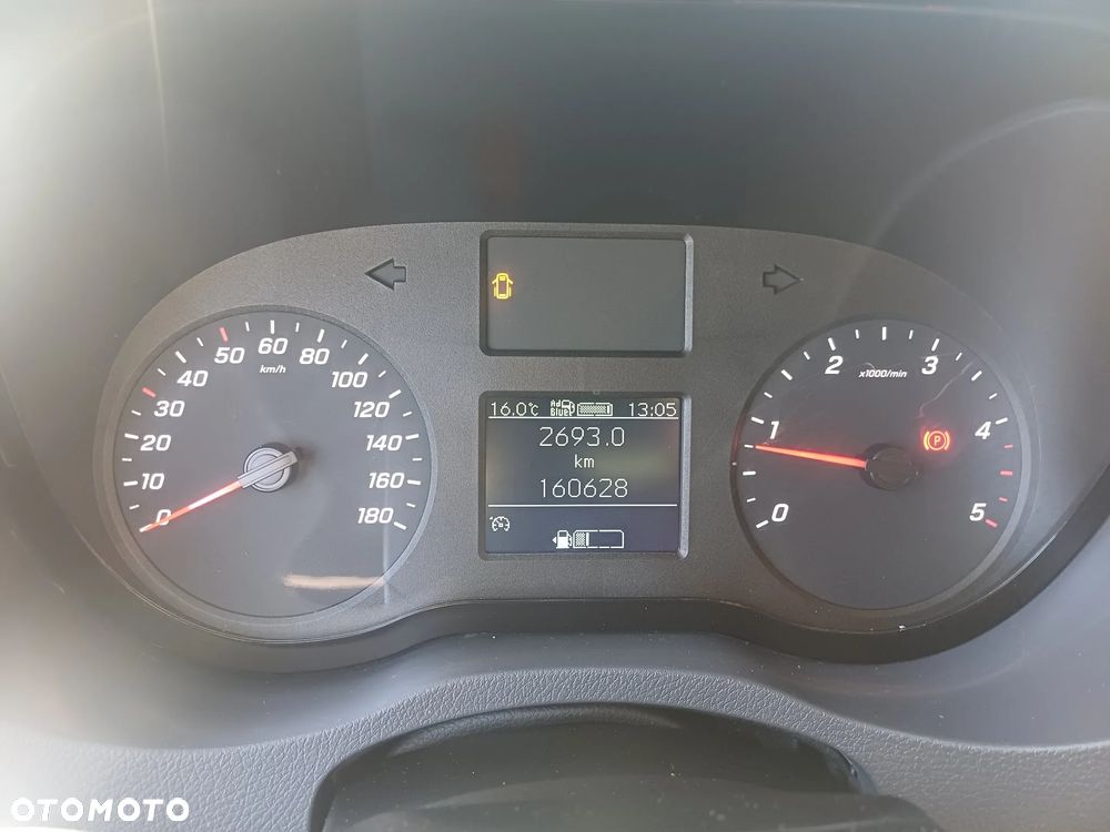 Mercedes-Benz 907 - 4