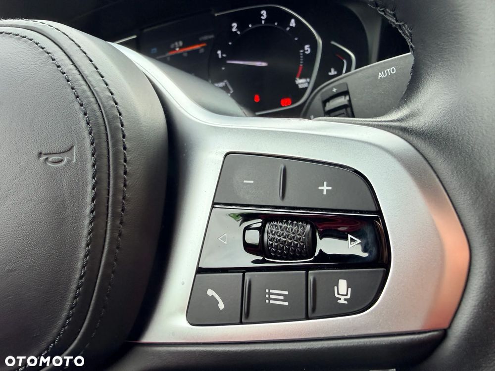 BMW Seria 3 318d M Sport - 22