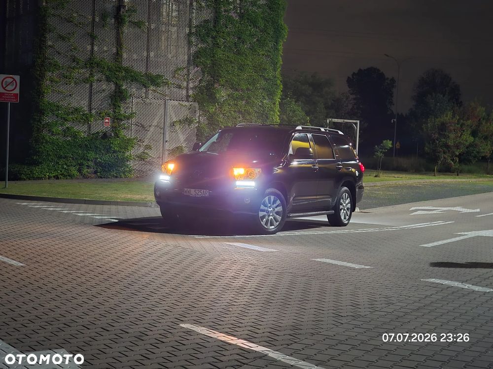 Toyota Sequoia - 17