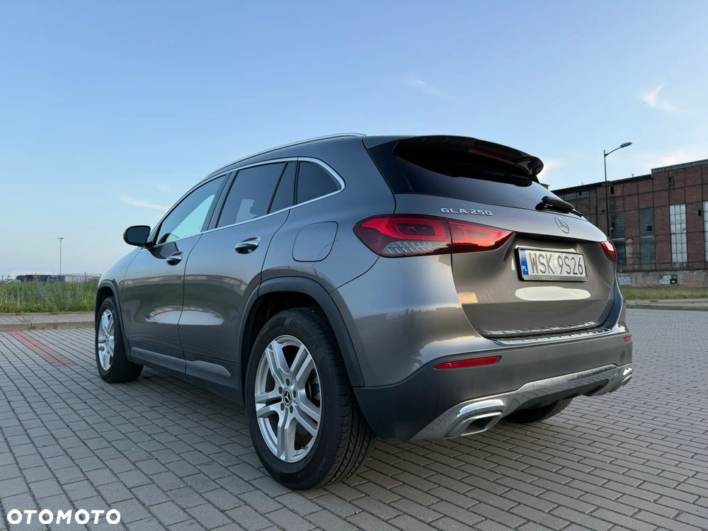Mercedes-Benz GLA - 12