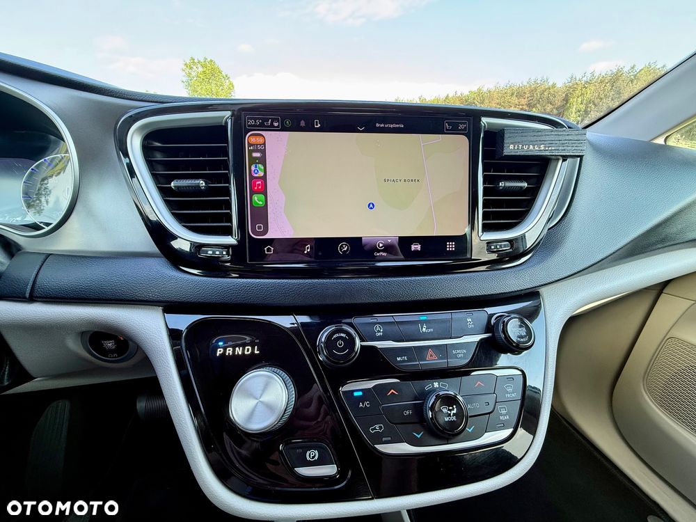 Chrysler Pacifica - 24