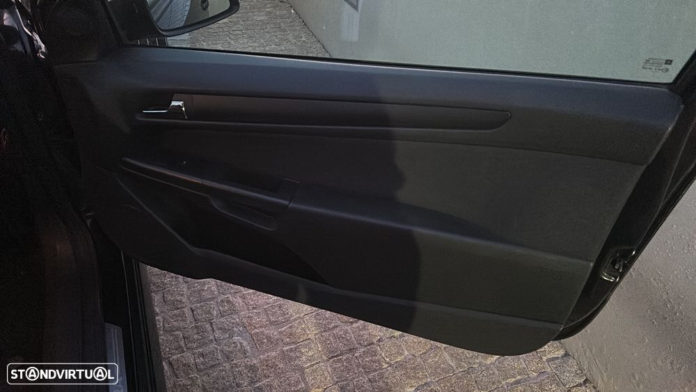 Opel Astra GTC 1.9 CDTI - 24