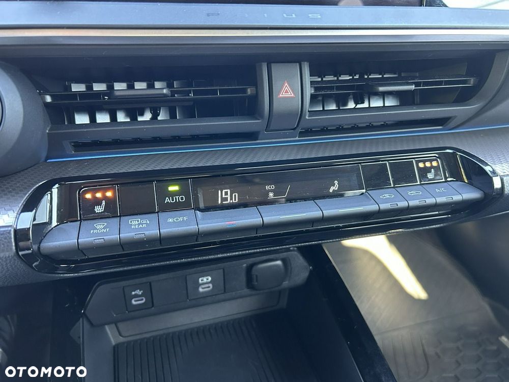 Toyota Prius - 25