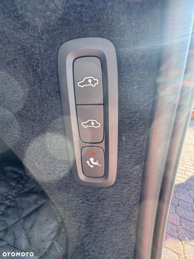 Volvo XC 90 D5 SCR AWD R-Design 7os - 9