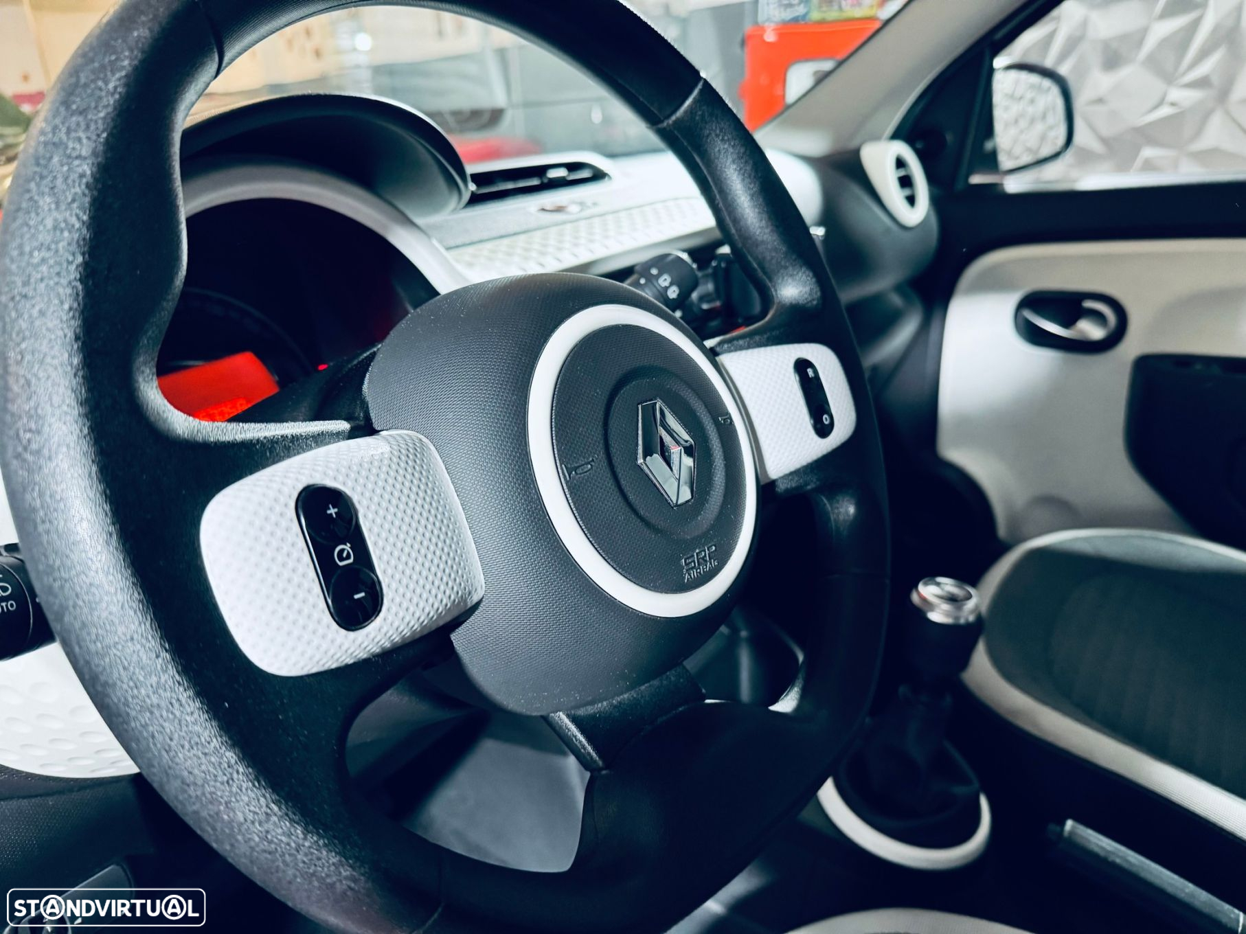 Renault Twingo SCe 75 INTENS - 11
