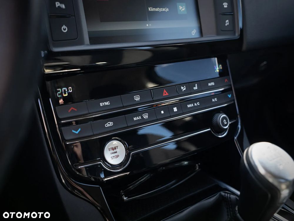 Jaguar XE 20d Pure - 19