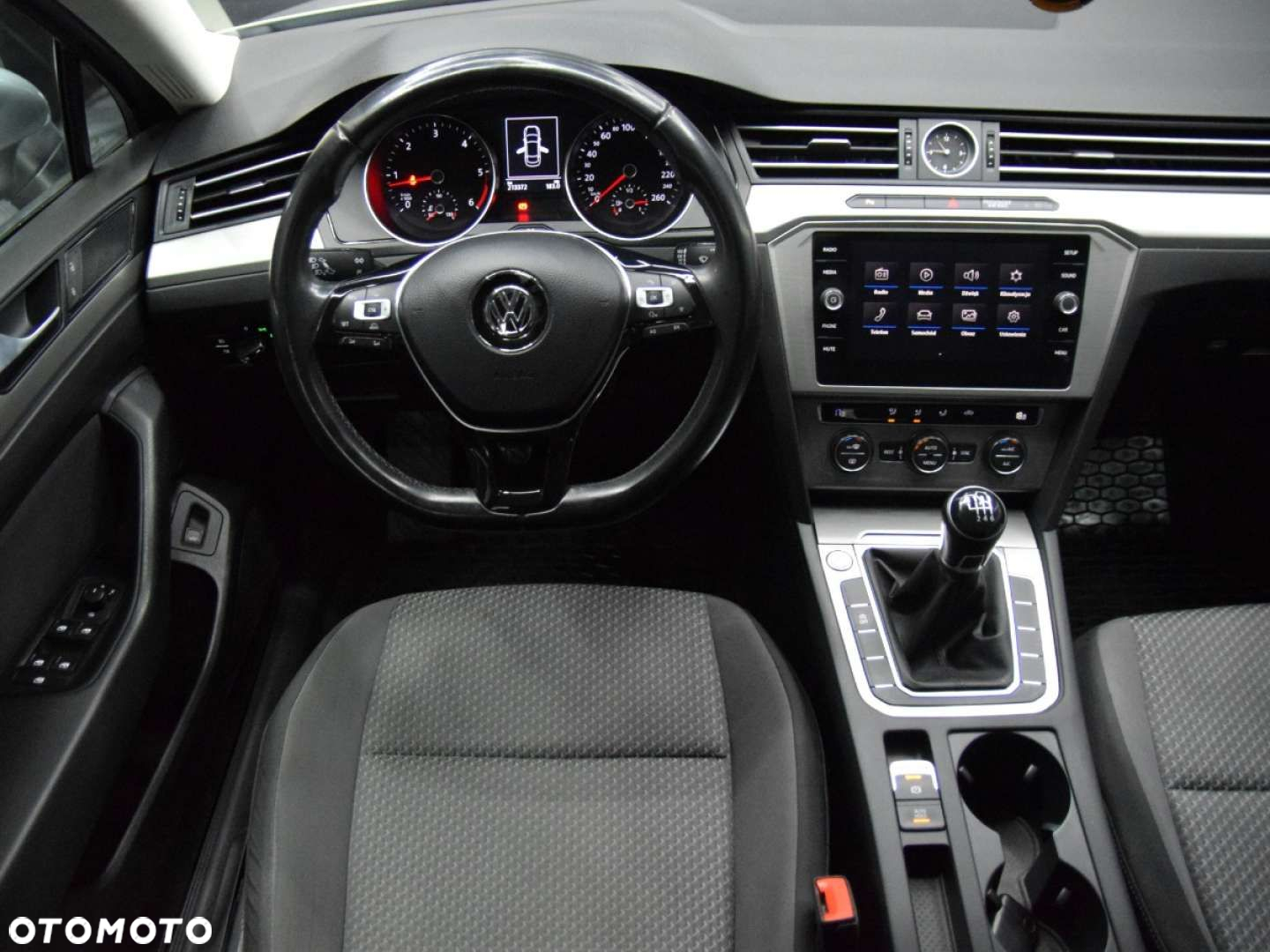 Volkswagen Passat - 21
