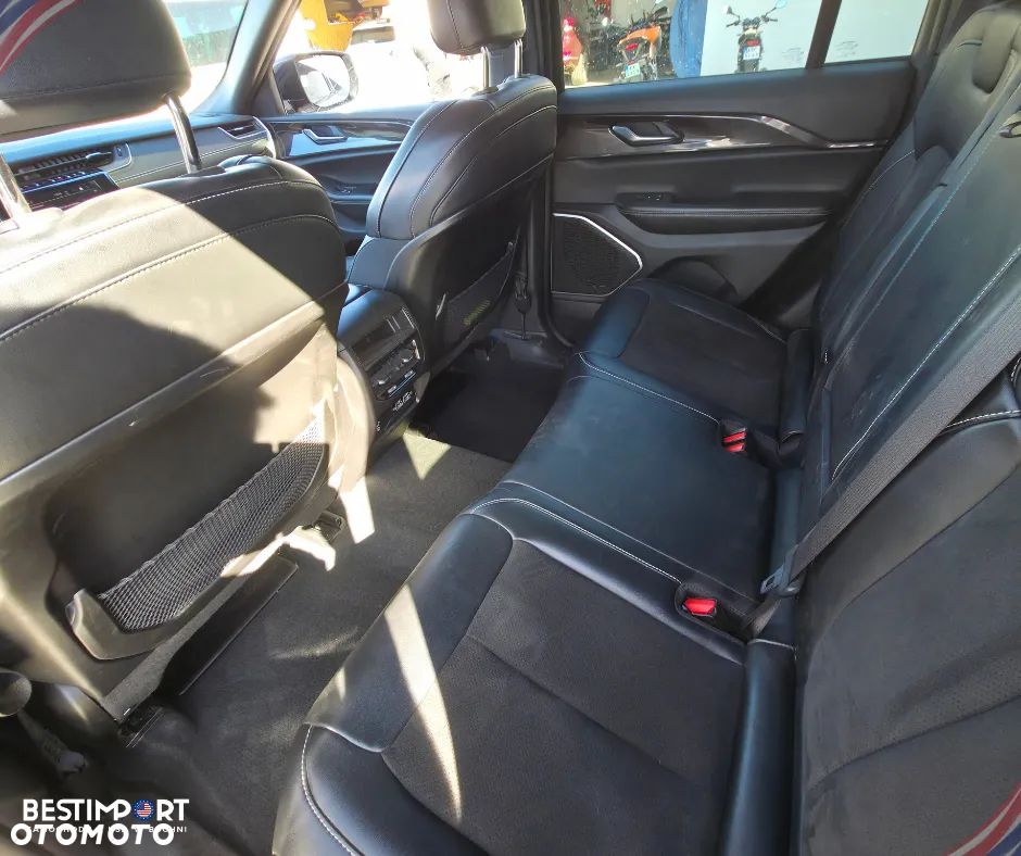 Jeep Grand Cherokee - 11