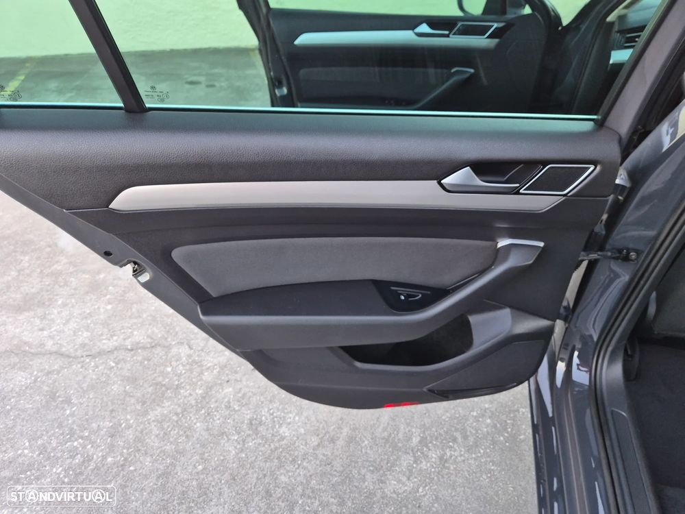 VW Passat Variant 2.0 TDI Confortline - 44