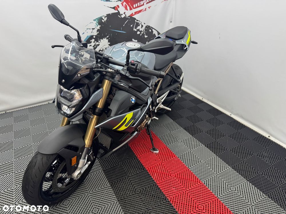 BMW S - 35