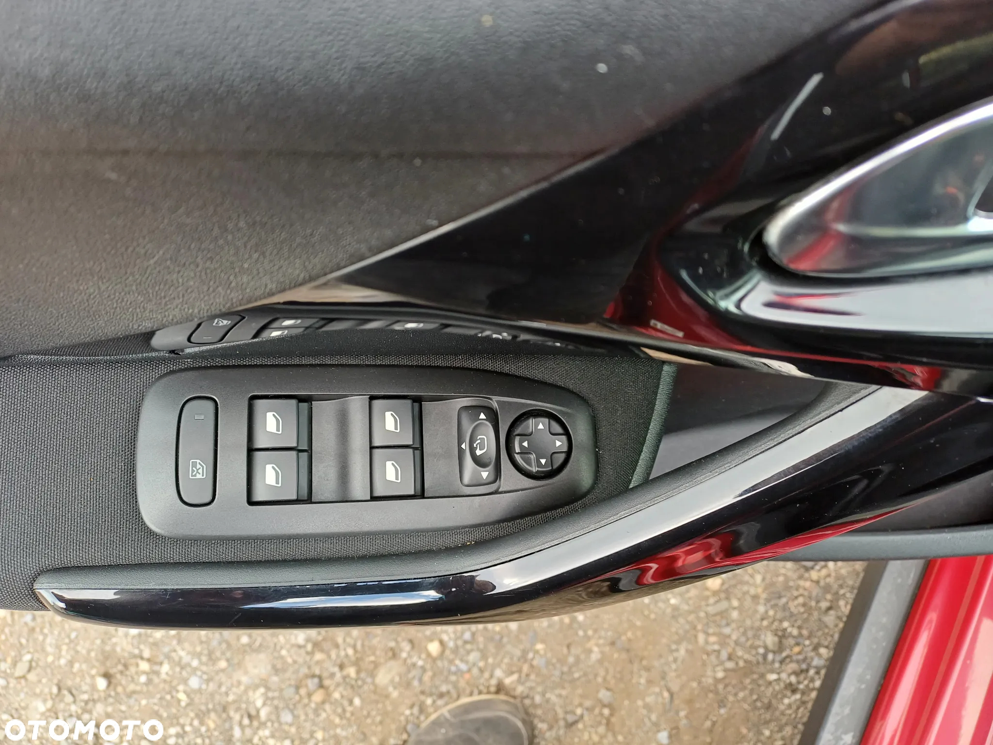 Peugeot 2008 1.2 Pure Tech GPF Signature S&S EAT6 - 13