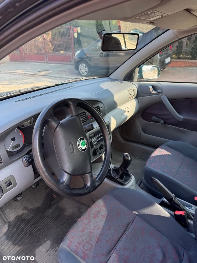 Skoda Octavia 1.6 GLX - 10