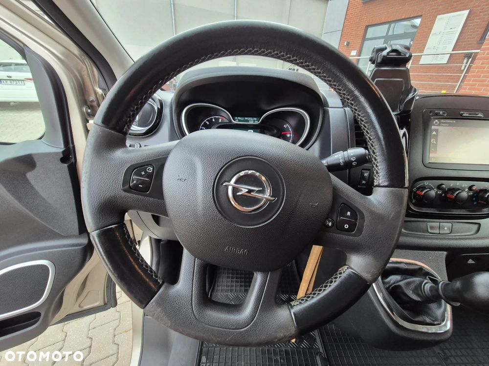 Opel Vivaro - 24