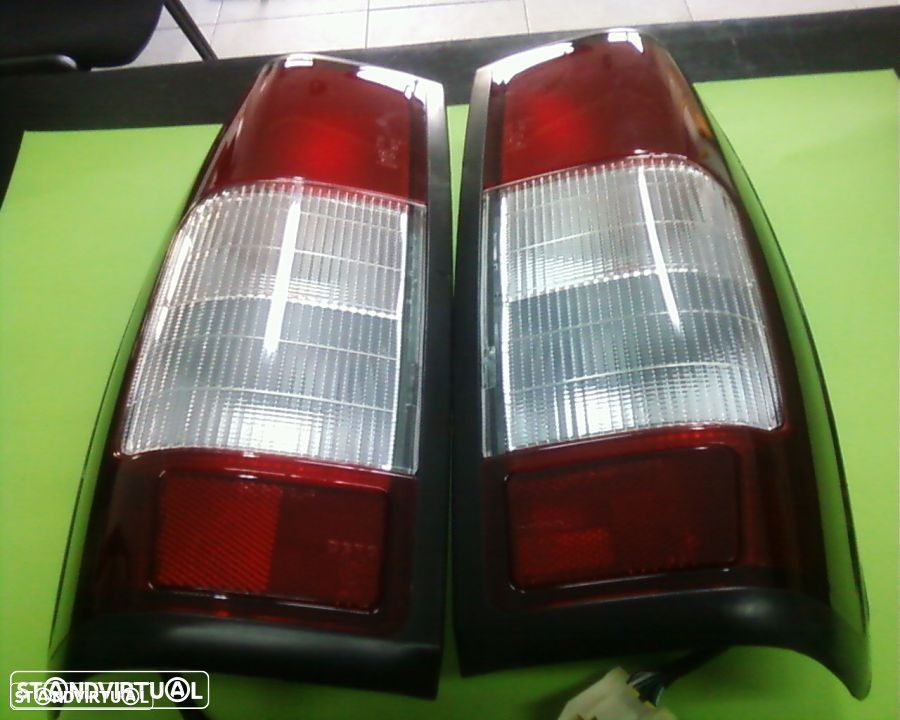 farolim Stop Nissan D22 Navara (NOVO) - 2