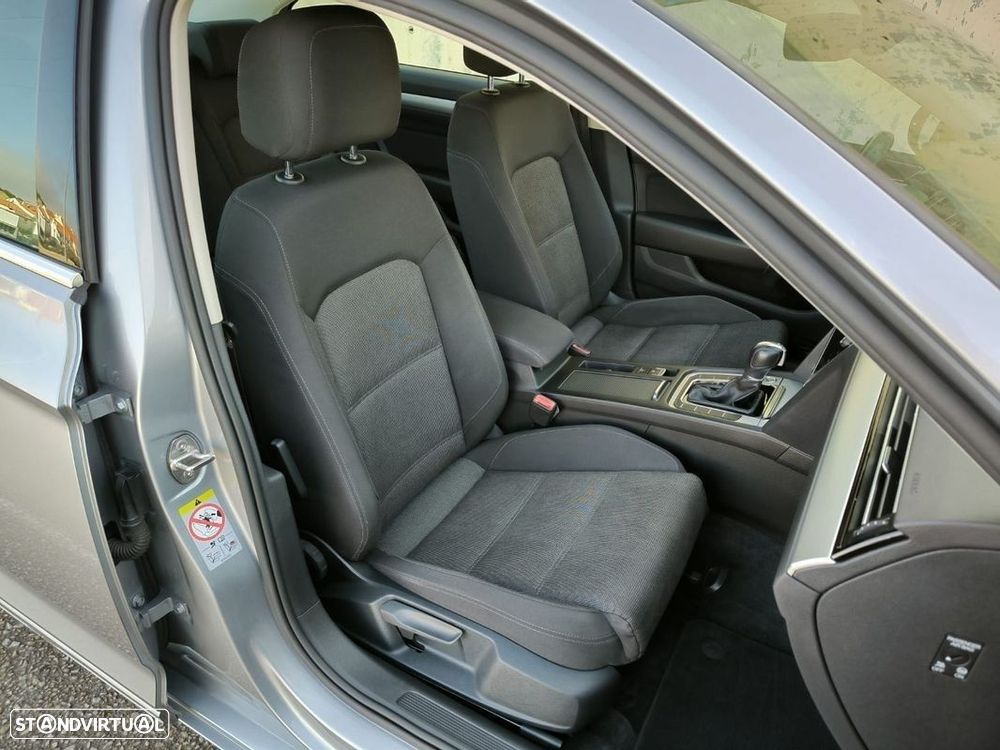 VW Passat 2.0 TDI Business P.DSG - 29
