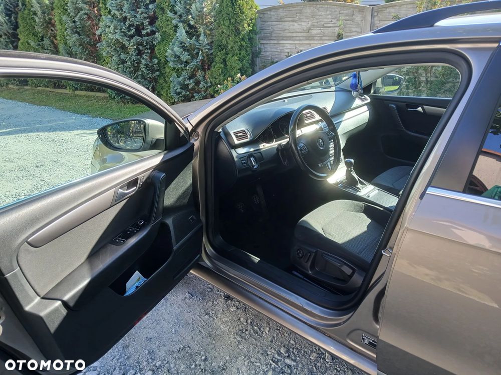 Volkswagen Passat 1.6 TDI DPF BlueMot Comfortline - 12