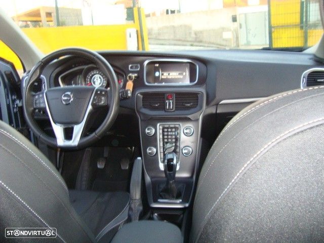 Volvo V40 2.0 D3 R-Design Momentum - 34