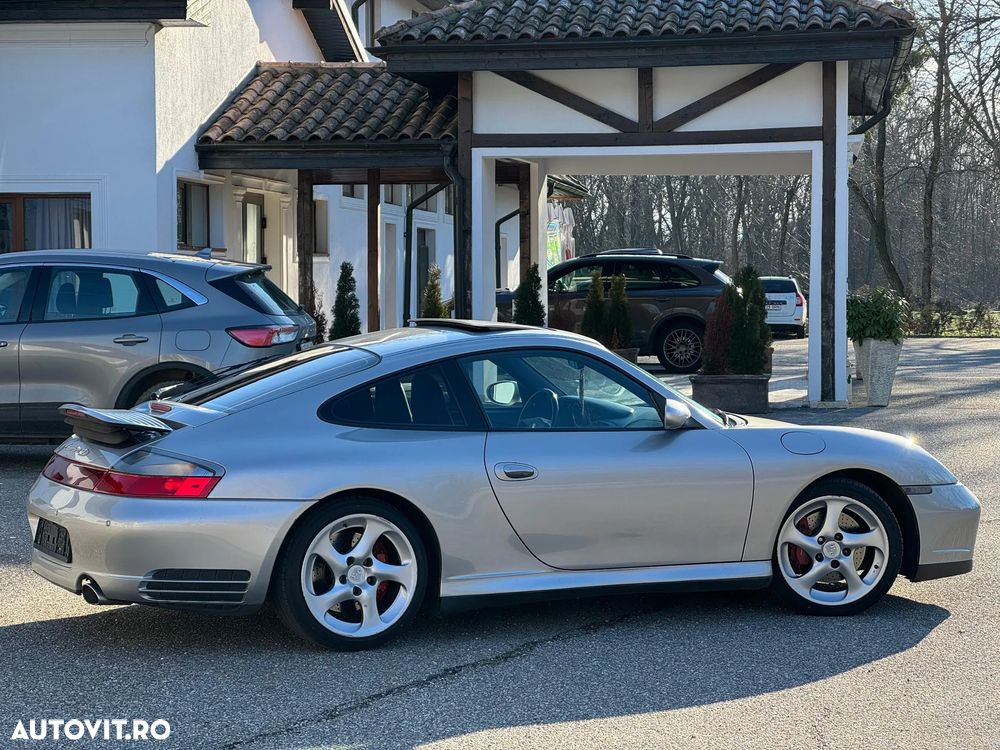 Porsche 911 Carrera 4S - 10