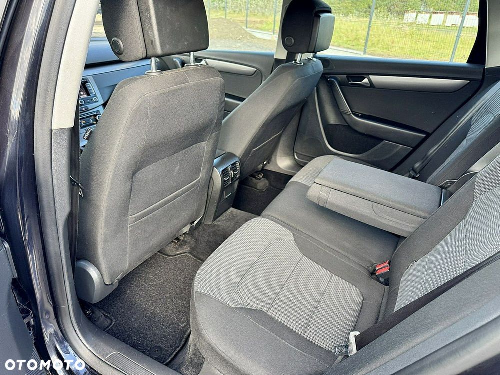 Volkswagen Passat - 13