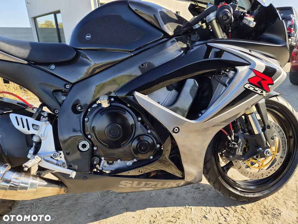 Suzuki GSX-R - 25