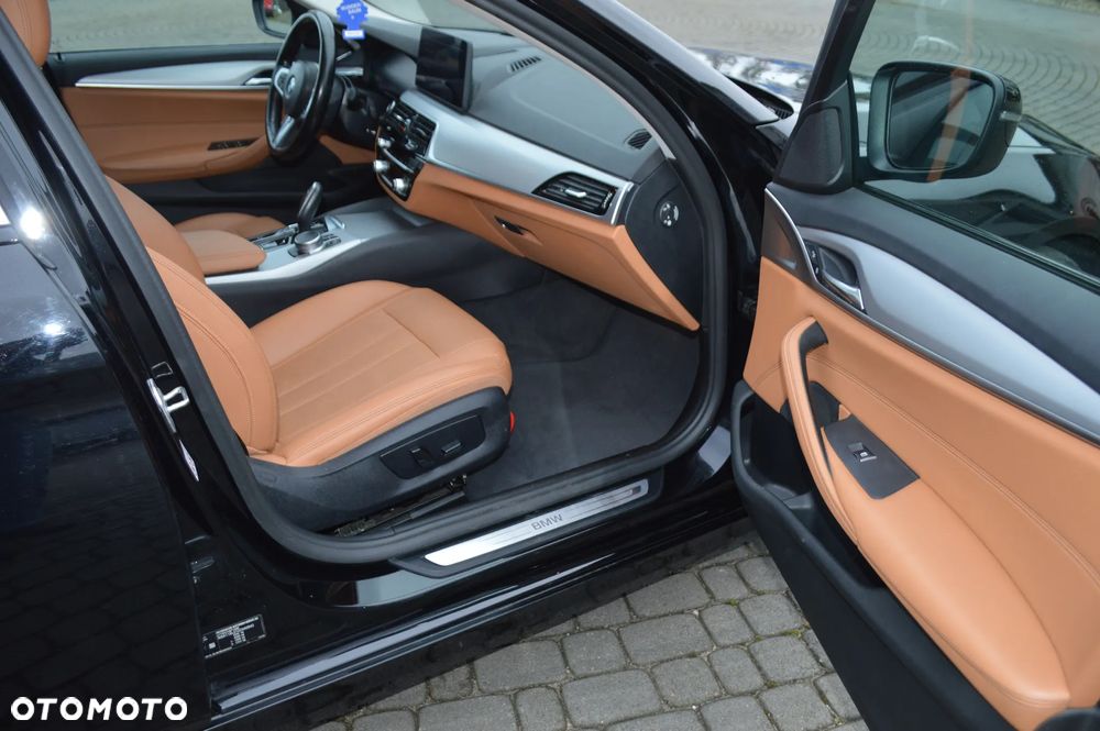 BMW Seria 5 518d Business Edition sport - 12