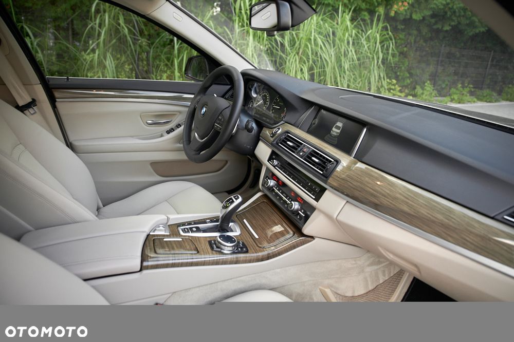 BMW Seria 5 525d xDrive Modern Line - 25