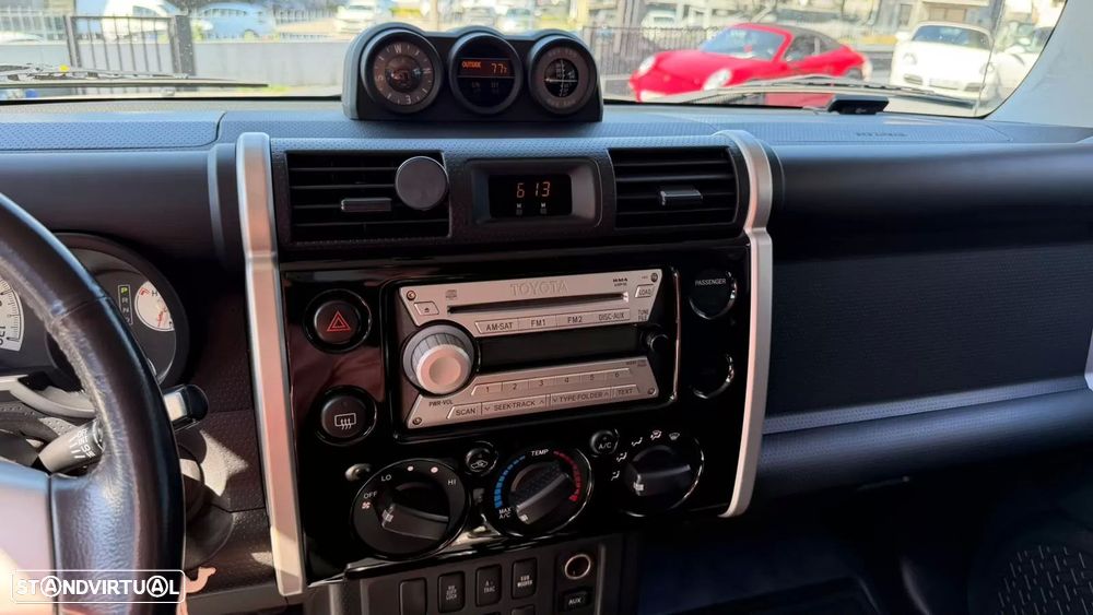 Toyota FJ Cruiser - 11