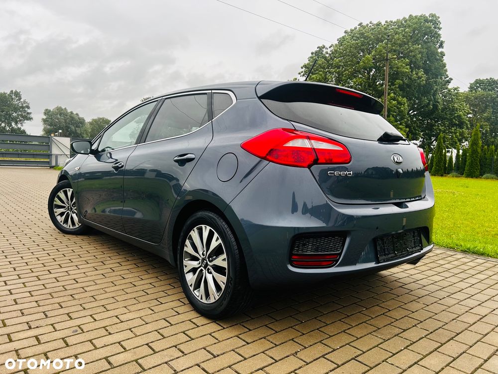 Kia Ceed 1.6 CRDi 136 ISG Dream Team Edition - 4