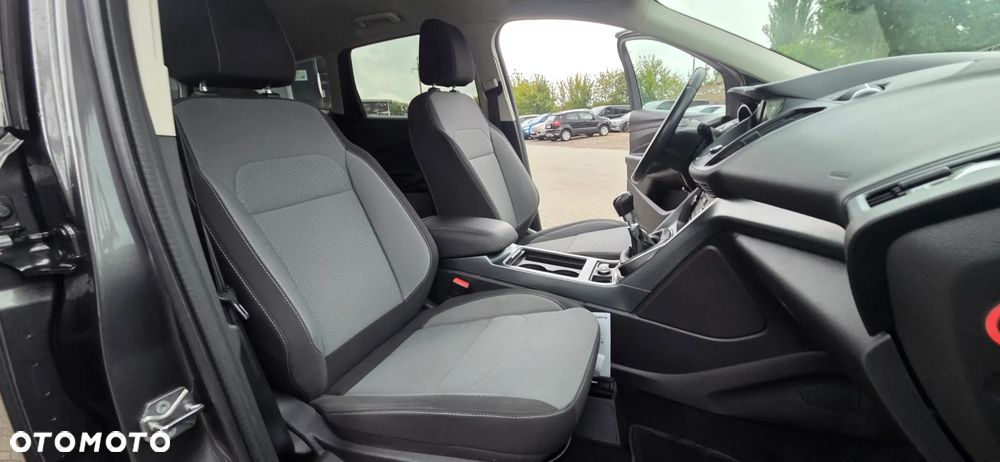 Ford Kuga 1.5 EcoBoost 2x4 Titanium - 36