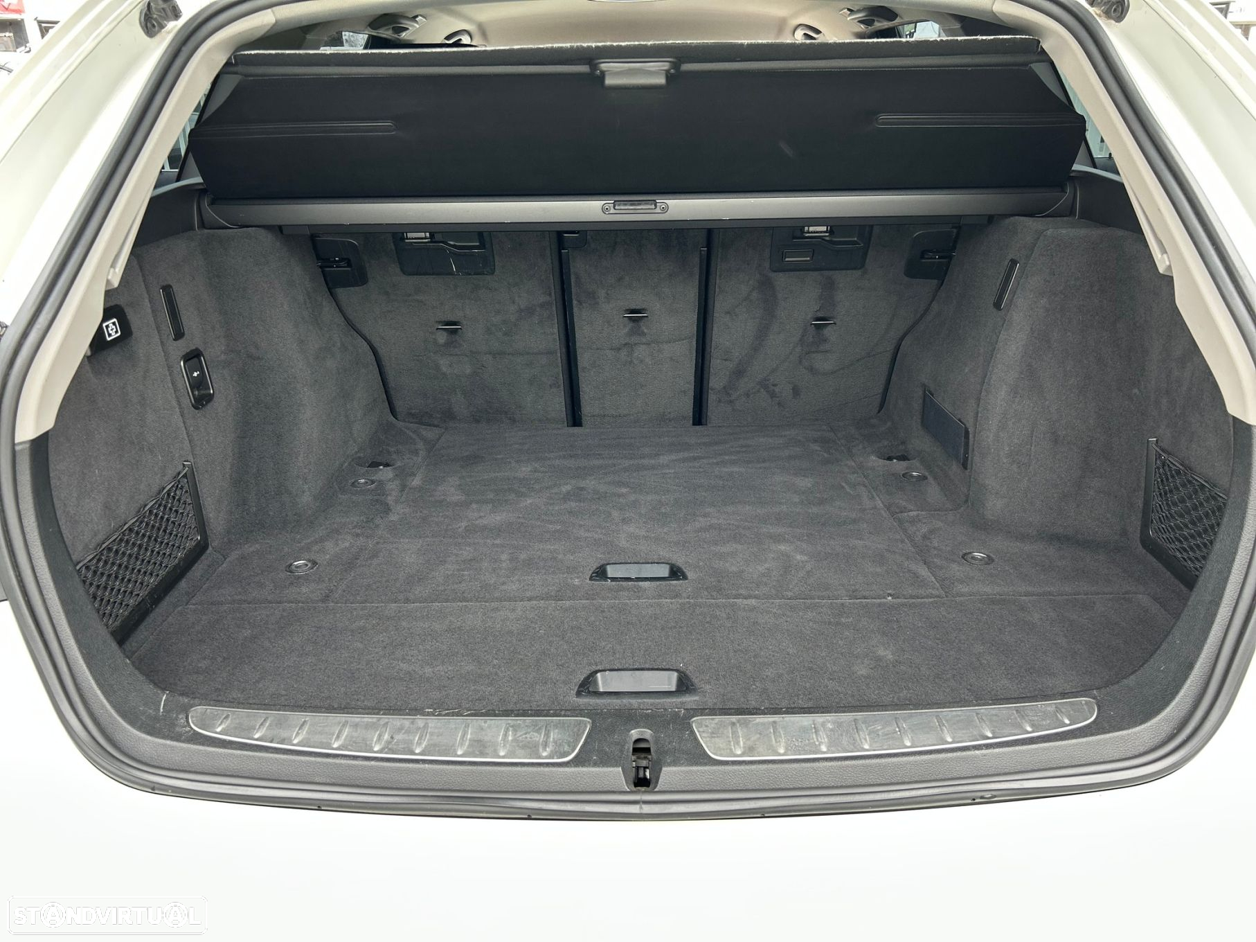 BMW 318 d Touring Line Sport - 32