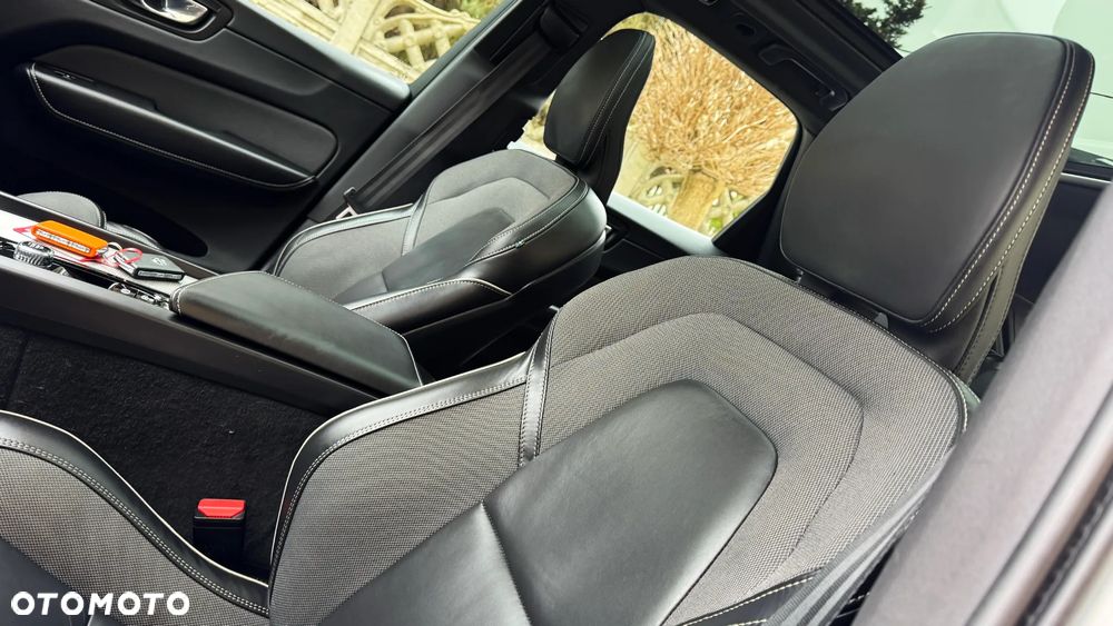 Volvo XC 60 B4 D Ultimate Dark - 25