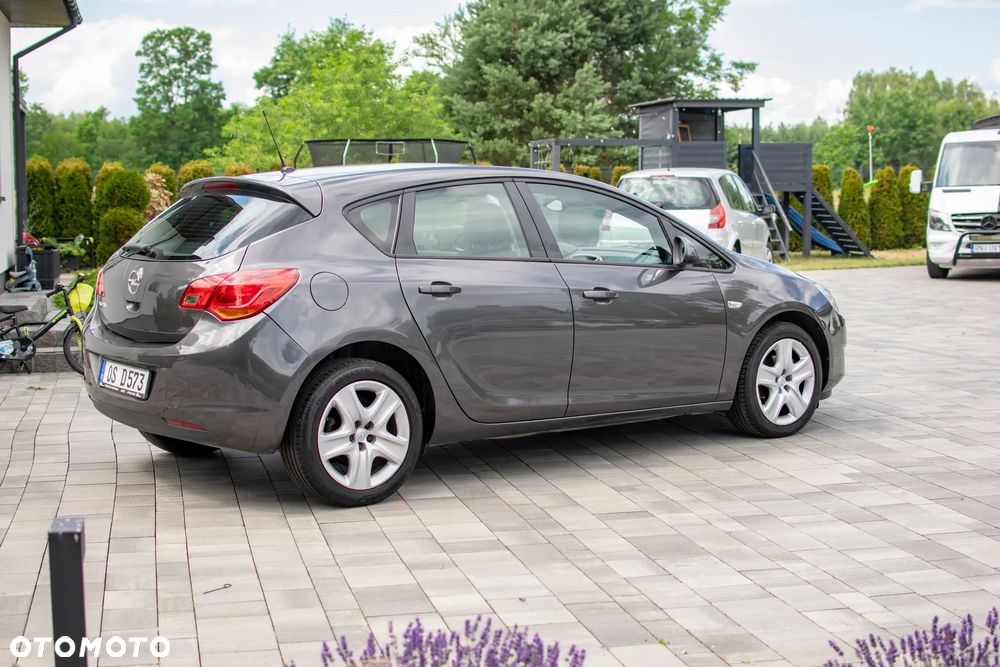 Opel Astra - 16