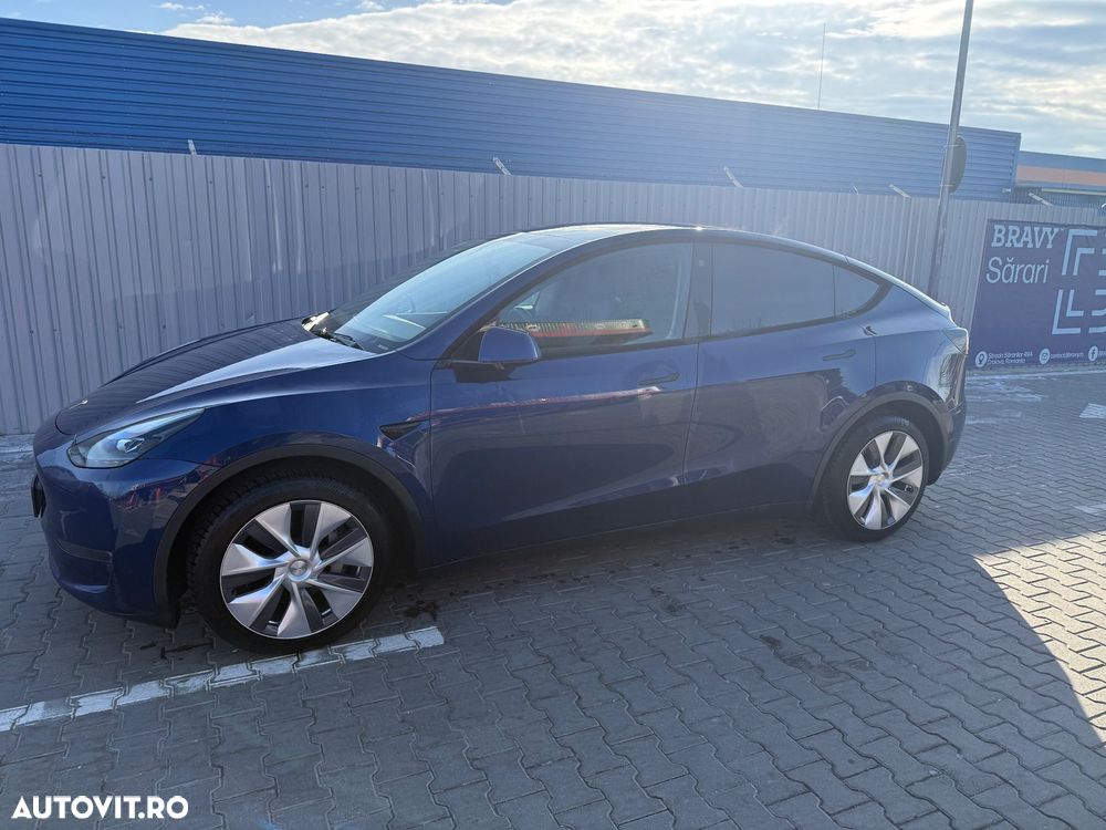 Tesla Model Y - 3