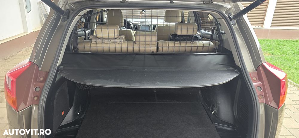 Toyota RAV4 2.2 D-4CAT 4WD Aut Luxury 18" - 9