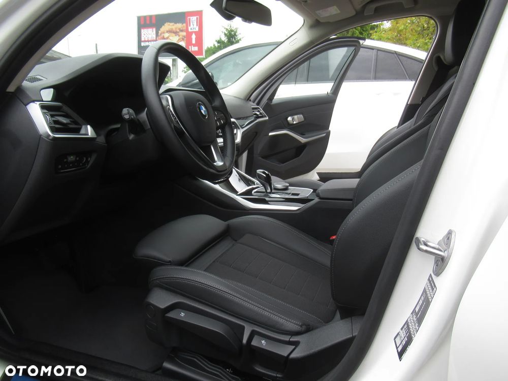 BMW Seria 3 318i Sport Line - 5