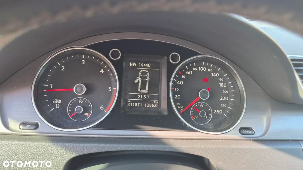 Volkswagen Passat 2.0 TDI BlueMotion Technology Comfortline - 11