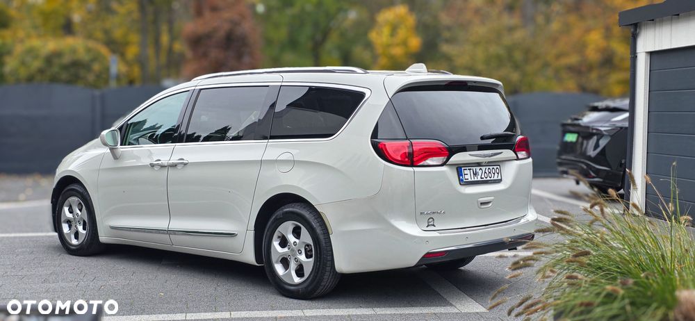 Chrysler Pacifica - 4