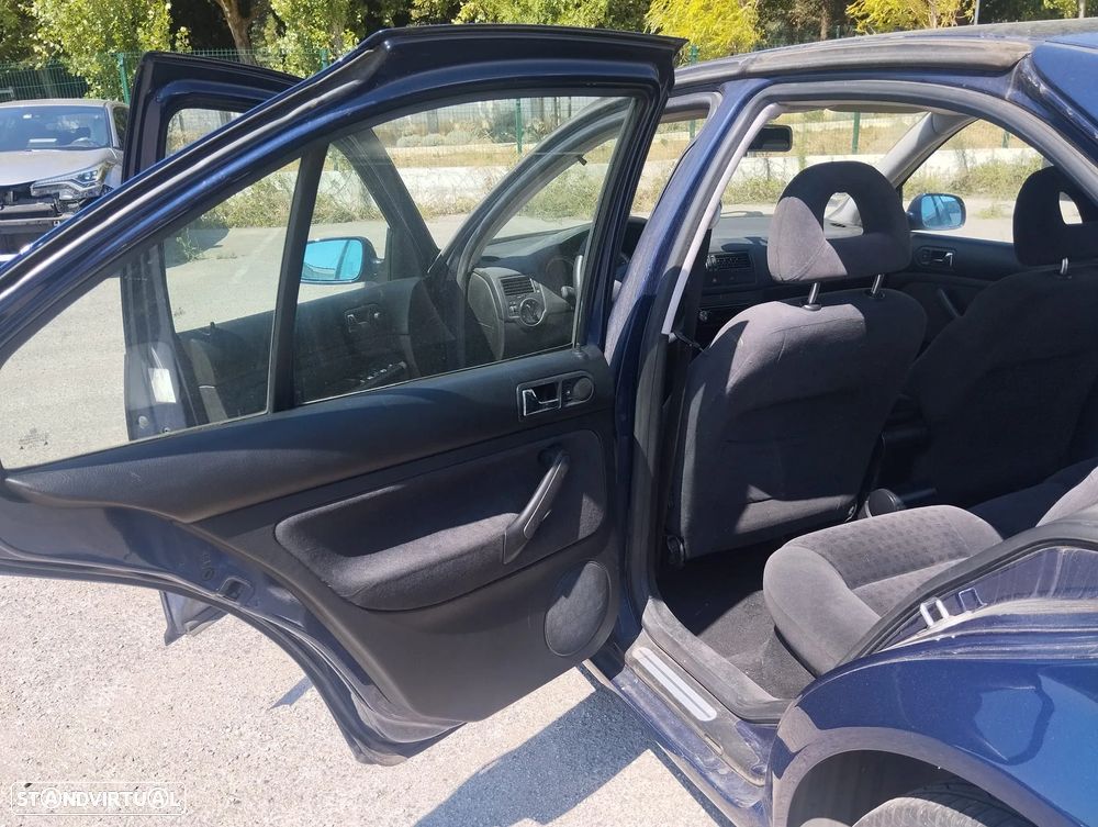 VW Bora 1.9 TDi Confortline - 11