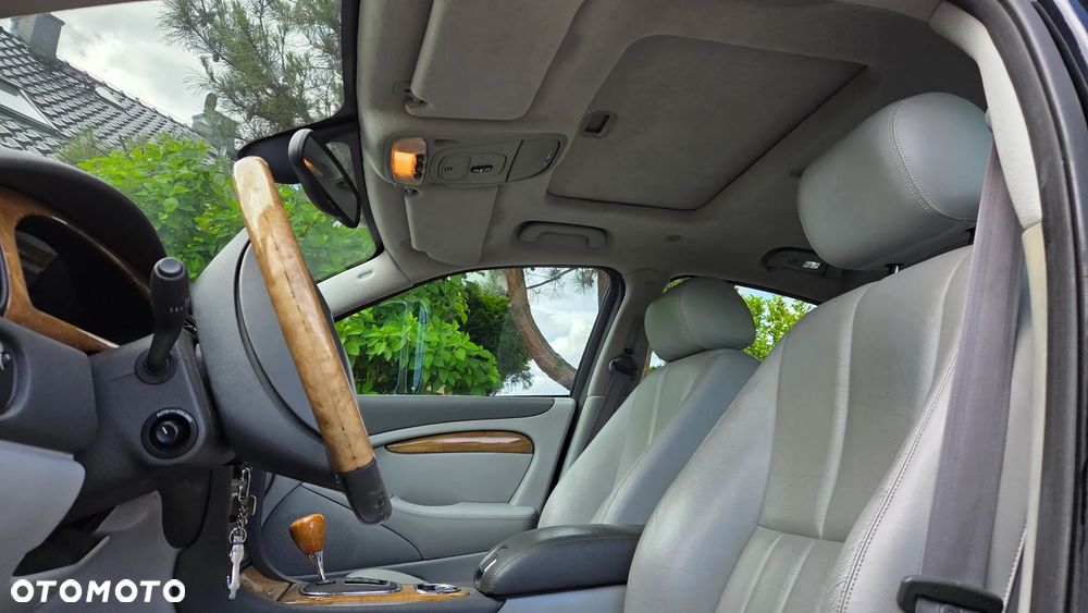 Jaguar S-Type - 34