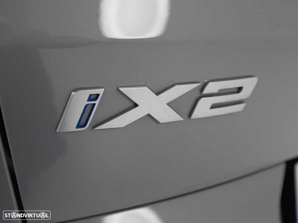 BMW iX2 eDrive20 Pack Desportivo M - 15