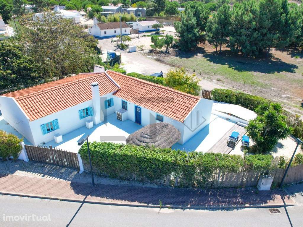 Moradia constituída por 3 Moradias Independentes para Venda no Carv... - Grande imagem: 2/60