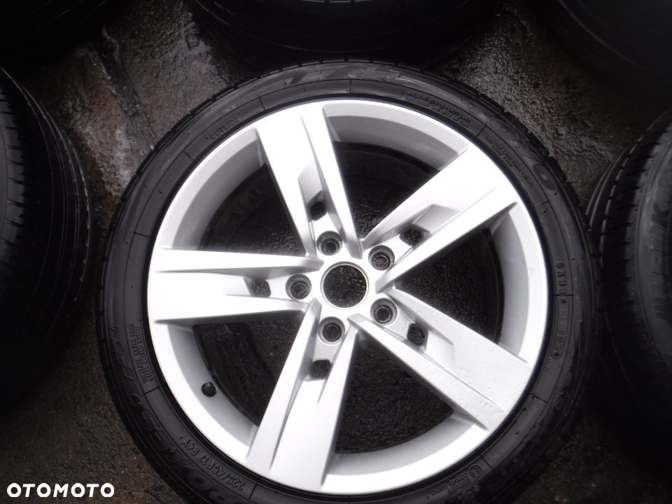 Seat VW Audi Skoda A4 Passat Golf Touran  alufelgi 17 5X112 ET51 opony - 3