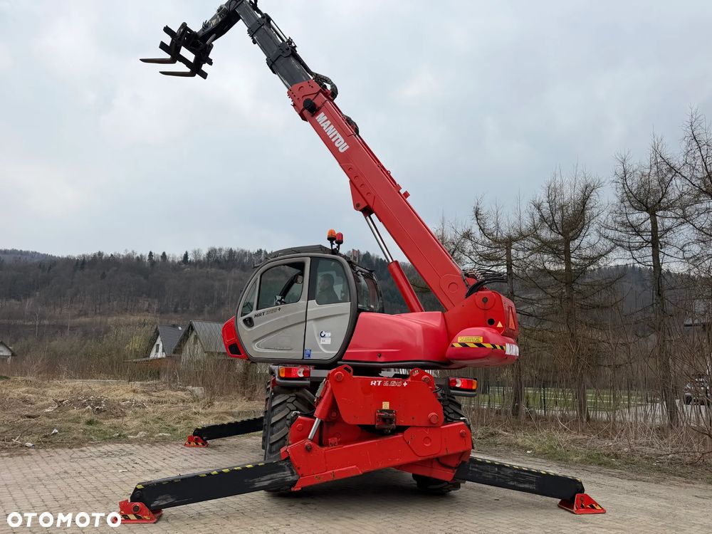 Manitou MRT2150+PRIVILEGE Ładowarka teleskopowa 4x4 ROTO 21metrów. Bez AdBLUE bez DPF. udźwig 5ton jak Nowa z Norwegii 4900mtg. 2015rok. Obrót pełny. Zero luzów wycieków. Zadbana maszyna z Fermy Norweskiej. Silnik 160 Km. AUTEC zdalne sterowanie. Ani deka luzów czy wycieków. Opony jak Nowe. Pełny Oryginał. Niski przebieg. Stabilizatory. Zamki na tłokach. OKAZJA - 11