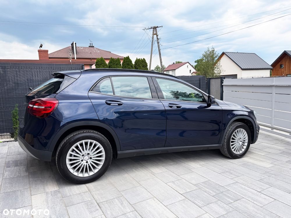 Mercedes-Benz GLA 200 - 4