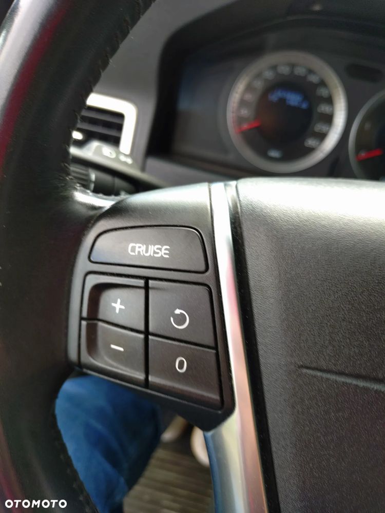 Volvo XC 70 D5 AWD Momentum - 14