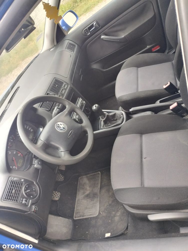 Volkswagen Golf - 6